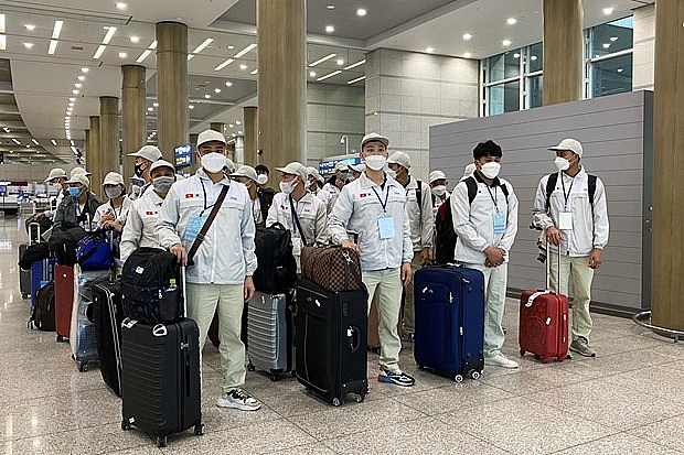 Lao động Việt Nam nhập cảnh tại sân bay Incheon (Hàn Quốc) vào 17/3 vừa qua. Ảnh: Anh Nguyên/TTXVN Lao động Việt Nam nhập cảnh tại sân bay Incheon (Hàn Quốc) vào 17/3 vừa qua. Ảnh: Anh Nguyên/TTXVN