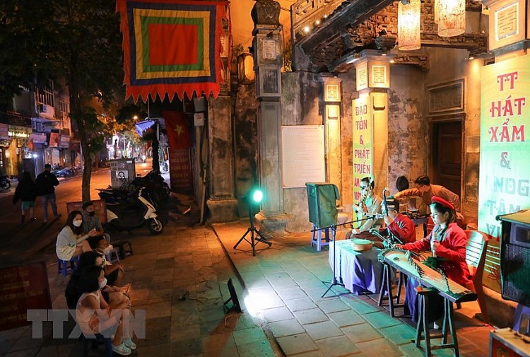Quảng bá nghệ thuật truyền thống trong không gian phố đi bộ của Hà Nội | Văn hóa | Vietnam+ (VietnamPlus) Quảng bá nghệ thuật truyền thống trong không gian phố đi bộ của Hà Nội | Văn hóa | Vietnam+ (VietnamPlus)