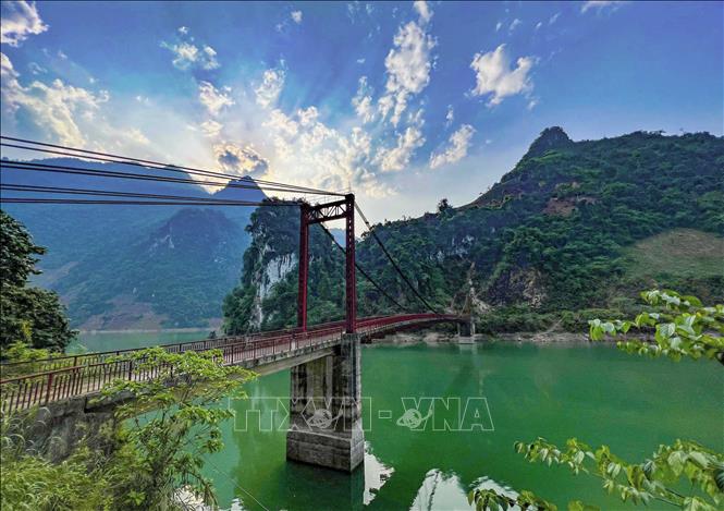 Vẻ đẹp lòng hồ sông Đà ở Tủa Chùa Chú thích ảnh