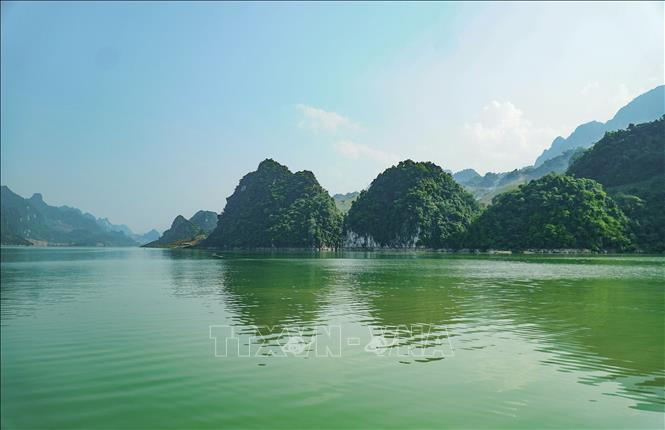 Vẻ đẹp lòng hồ sông Đà ở Tủa Chùa Chú thích ảnh
