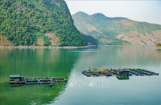 Vẻ đẹp lòng hồ sông Đà ở Tủa Chùa Chú thích ảnh