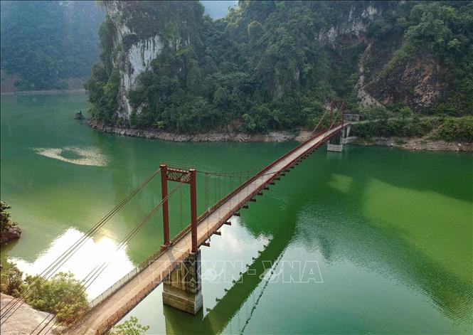 Vẻ đẹp lòng hồ sông Đà ở Tủa Chùa Chú thích ảnh