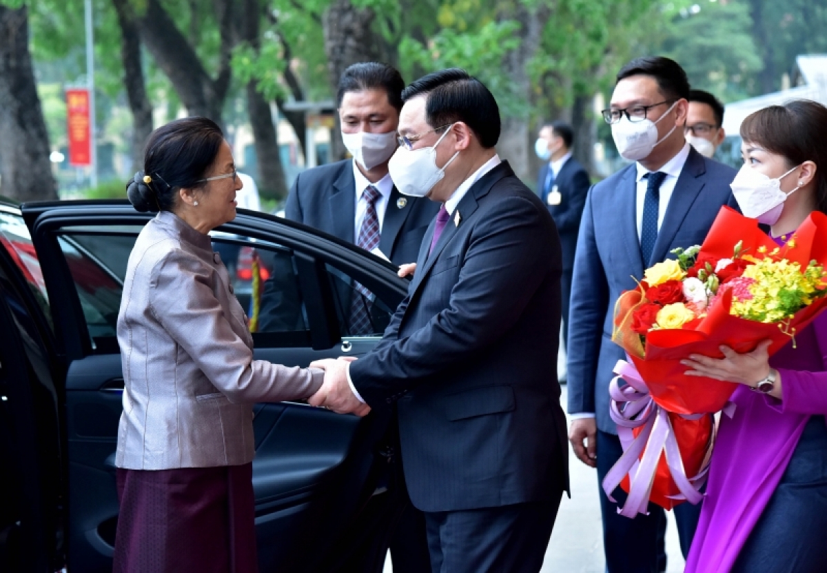 Chủ tịch Quốc hội Vương Đình Huệ tiếp Phó Chủ tịch nước Lào Chủ tịch Quốc hội Vương Đình Huệ tiếp Phó Chủ tịch nước Lào