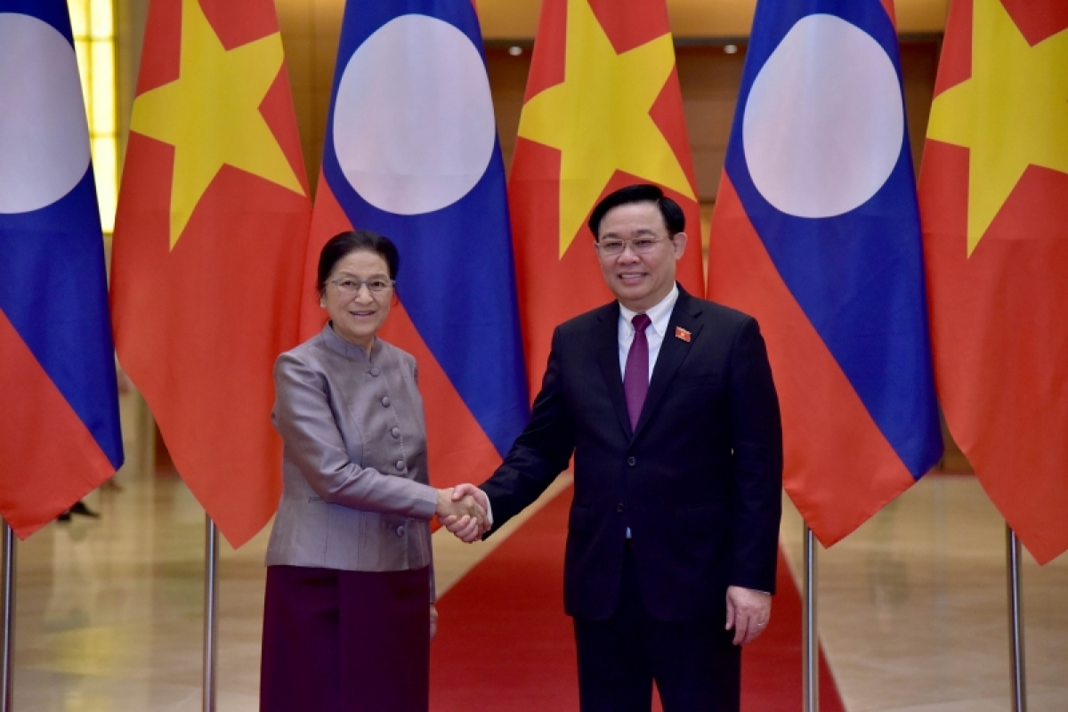 Chủ tịch Quốc hội Vương Đình Huệ tiếp Phó Chủ tịch nước Lào Chủ tịch Quốc hội Vương Đình Huệ tiếp Phó Chủ tịch nước Lào