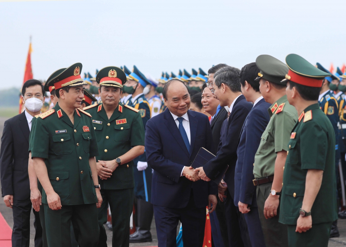 Chủ tịch nước ra sân bay tiễn đoàn cán bộ, chiến sĩ lên đường làm nhiệm vụ tại LHQ Chủ tịch nước ra sân bay tiễn đoàn cán bộ, chiến sĩ lên đường làm nhiệm vụ tại LHQ