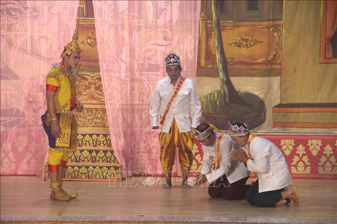 Hơn 500 diễn viên tham gia Liên hoan Nghệ thuật Sân khấu Dù kê Khmer Nam Bộ lần thứ II Chú thích ảnh