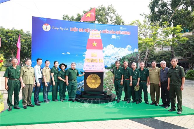 Trưng bày ảnh Chú thích ảnh