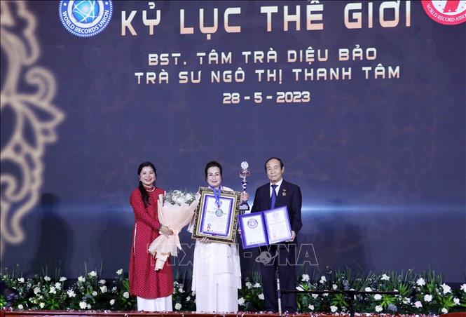 Xác lập kỷ lục thế giới cho Bộ sưu tập Chú thích ảnh