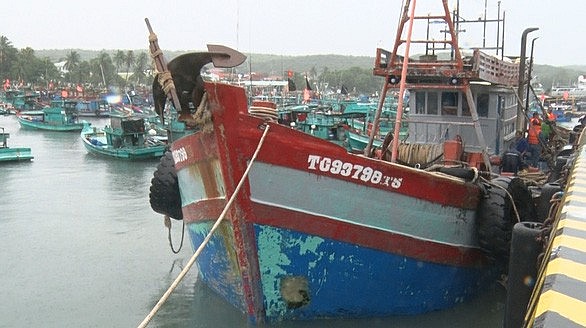 Tàu cá bị cảnh sát biển đưa về cảng Hải đội 401, TP Phú Quốc để điều tra, xử lý. Ảnh: Khánh Nhân Tàu cá bị cảnh sát biển đưa về cảng Hải đội 401, TP Phú Quốc để điều tra, xử lý. Ảnh: Khánh Nhân