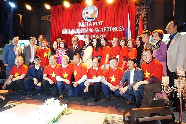 Kiều bào gắn kết tình yêu biển đảo quê hương trong các lớp tiếng Việt Kiều bào gắn kết tình yêu biển đảo quê hương trong các lớp tiếng Việt