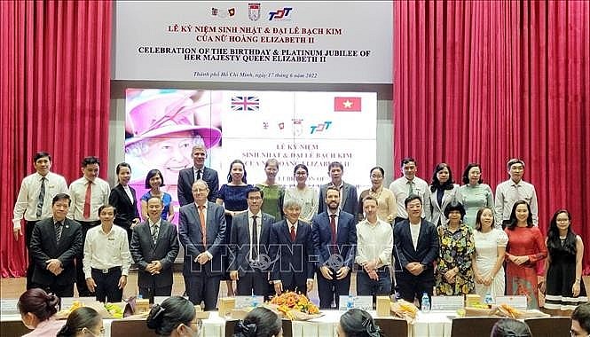 Các đại biểu tham dự buổi lễ chụp ảnh lưu niệm. Ảnh: TTXVN Các đại biểu tham dự buổi lễ chụp ảnh lưu niệm. Ảnh: TTXVN