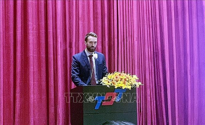Ông Sam Wood, Phó Tổng Lãnh sự Anh quốc tại Thành phố Hồ Chí Minh phát biểu tại buổi lễ. Ảnh: TTXVN. Ông Sam Wood, Phó Tổng Lãnh sự Anh quốc tại Thành phố Hồ Chí Minh phát biểu tại buổi lễ. Ảnh: TTXVN.