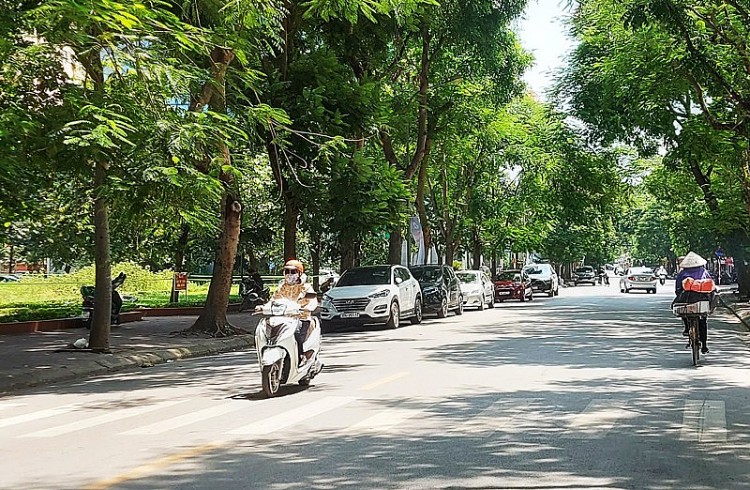 Hà Nội tiếp tục nắng nóng. Ảnh: Hà Nội mới