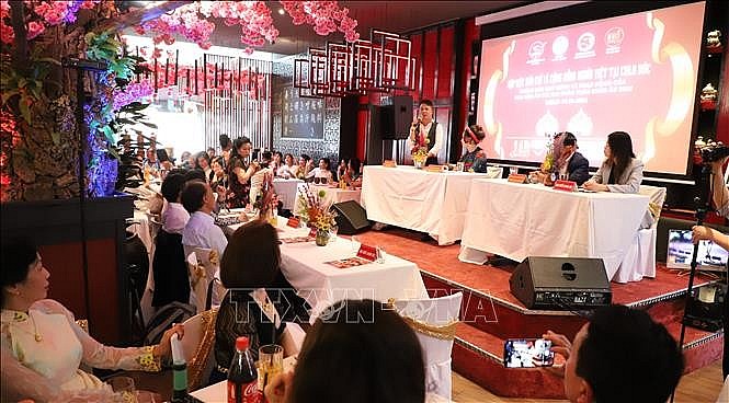 Quang cảnh họp báo cuộc thi Hoa hậu Áo dài Phu nhân toàn châu Âu năm 2022. Ảnh: Mạnh Hùng/PV TTXVN tại Đức Quang cảnh họp báo cuộc thi Hoa hậu Áo dài Phu nhân toàn châu Âu năm 2022. Ảnh: Mạnh Hùng/PV TTXVN tại Đức