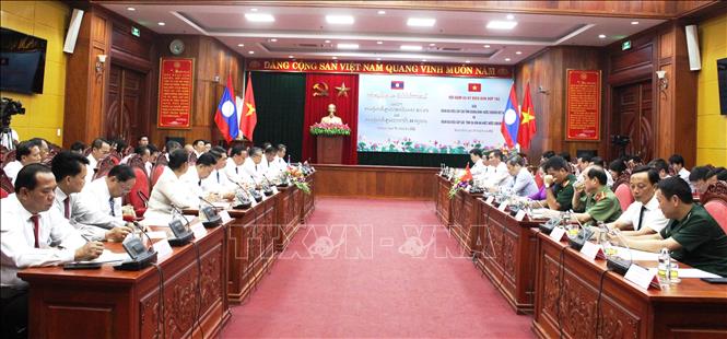 Đoàn đại biểu cấp cao tỉnh Quảng Bình và Savannakhet hội đàm, ký kết biên bản hợp tác Chú thích ảnh