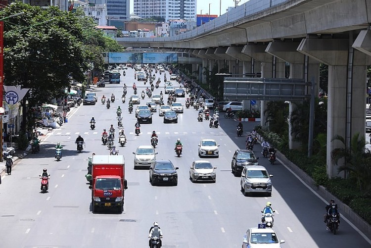 Hà Nội chiều tối có mưa rào và dông vài nơi, ngày trời nắng nóng. Ảnh: TTXVN Hà Nội chiều tối có mưa rào và dông vài nơi, ngày trời nắng nóng. Ảnh: TTXVN