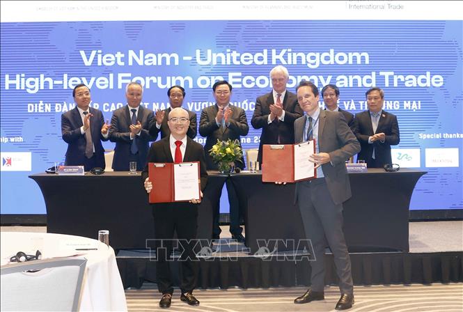 Chủ tịch Quốc hội dự Toạ đàm cấp cao Việt Nam - Anh về kinh tế, thương mại Chú thích ảnh