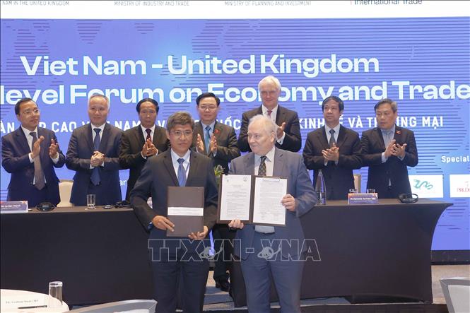 Chủ tịch Quốc hội dự Toạ đàm cấp cao Việt Nam - Anh về kinh tế, thương mại Chú thích ảnh