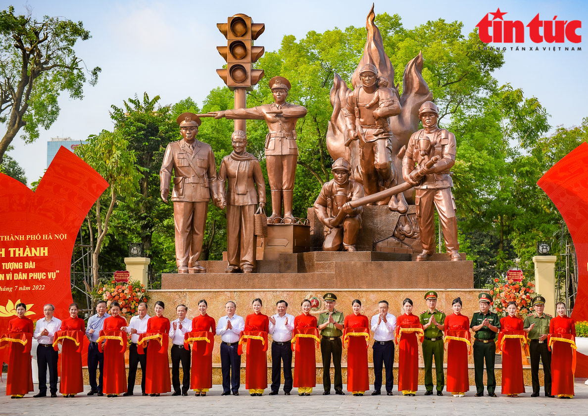 Hà Nội: Khánh thành công trình tượng đài Chú thích ảnh