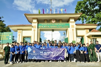 Thanh niên Ngoại giao và trải nghiệm đầy xúc cảm tại nơi địa đầu Tổ quốc