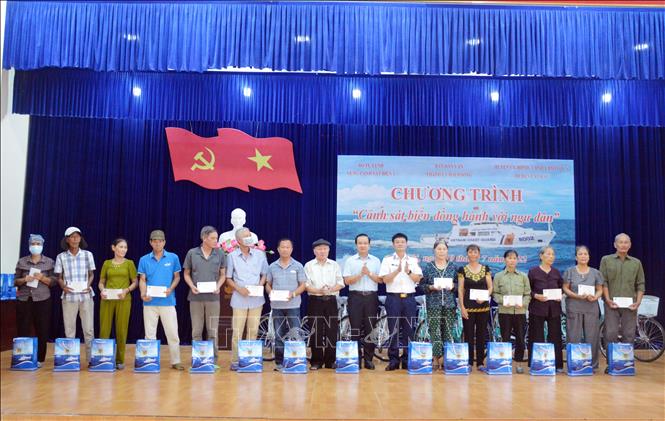 Bộ Tư lệnh Vùng Cảnh sát biển 1 đồng hành với ngư dân huyện Cát Hải Chú thích ảnh