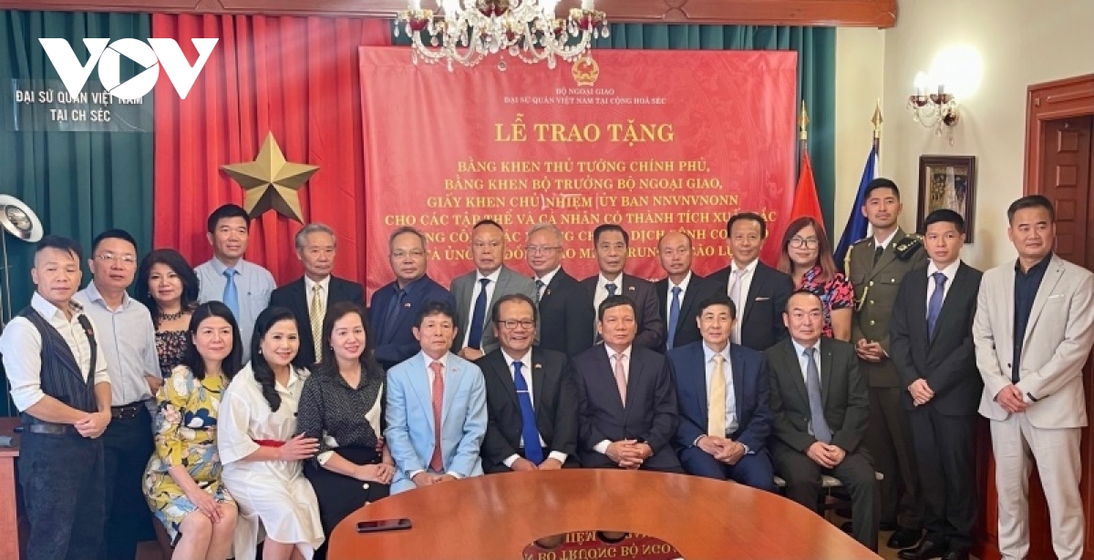 vinh danh việt kiều tại séc có nhiều đóng góp cho quê hương đất nước hình ảnh 2 vinh danh viet kieu tai sec co nhieu dong gop cho que huong dat nuoc hinh anh 2