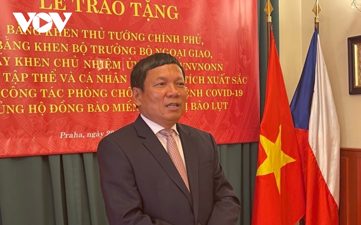 vinh danh việt kiều tại séc có nhiều đóng góp cho quê hương đất nước hình ảnh 1 vinh danh viet kieu tai sec co nhieu dong gop cho que huong dat nuoc hinh anh 1