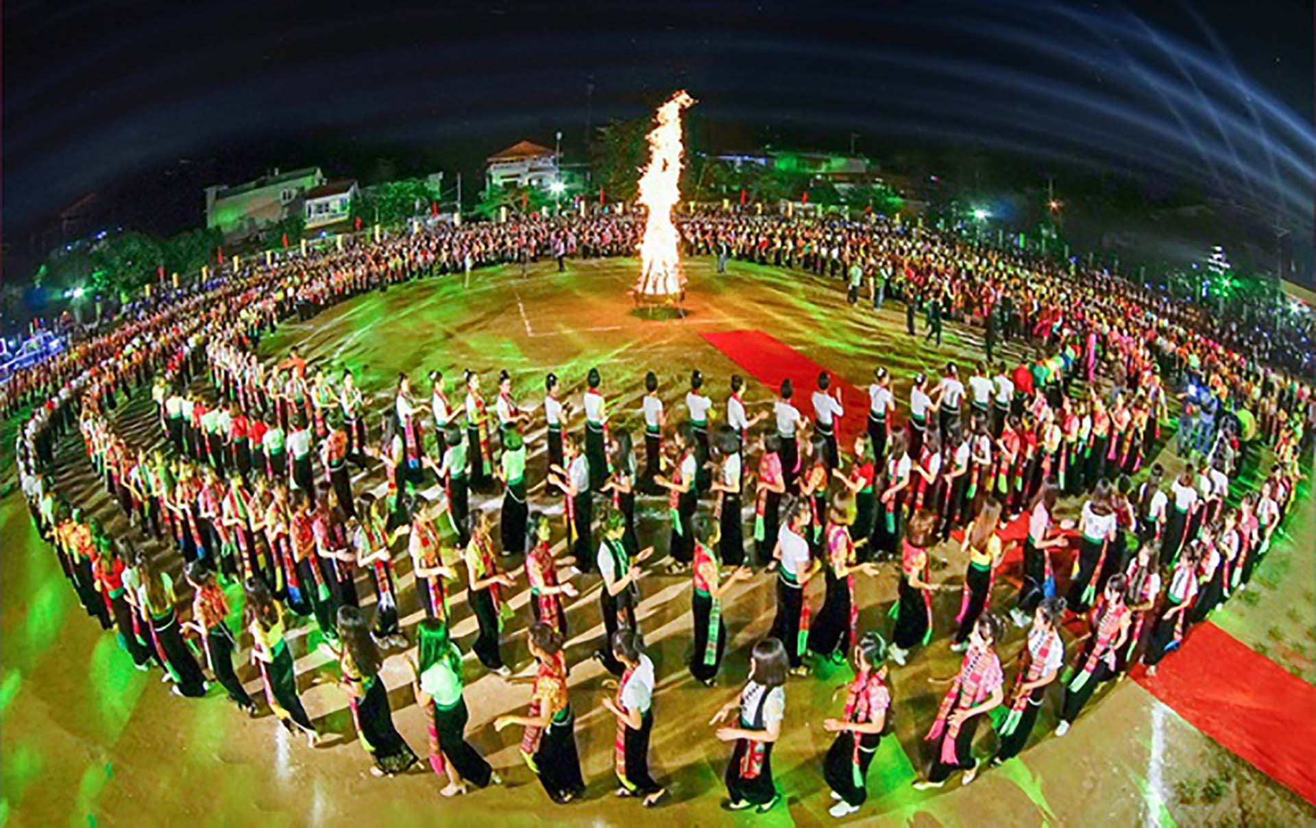 Nghệ thuật Xòe Thái được UNESCO ghi danh là Di sản văn hóa phi vật thể đại diện của nhân loại vào năm 2021. (Ảnh: Lê Hải Yến) Nghệ thuật Xòe Thái được UNESCO ghi danh là Di sản văn hóa phi vật thể đại diện của nhân loại vào năm 2021. (Ảnh: Lê Hải Yến)