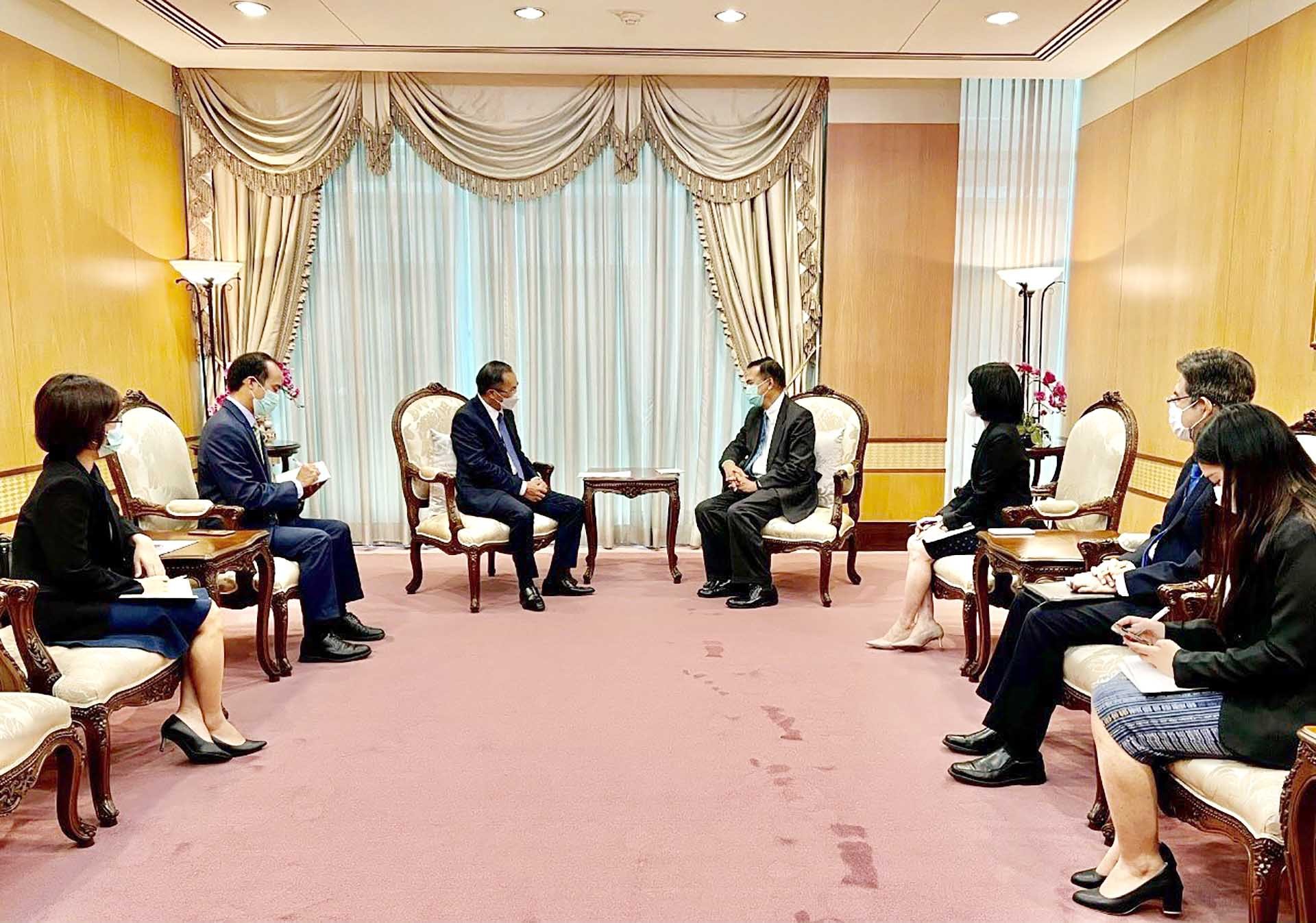 Thứ trưởng Bộ Ngoại giao Thái Lan Vijavat Isarabhakdi khẳng định, Thái Lan hết sức coi trọng và không ngừng củng cố, phát triển quan hệ hợp tác hữu nghị tốt đẹp với Việt Nam. Thứ trưởng Bộ Ngoại giao Thái Lan Vijavat Isarabhakdi khẳng định, Thái Lan hết sức coi trọng và không ngừng củng cố, phát triển quan hệ hợp tác hữu nghị tốt đẹp với Việt Nam.