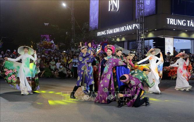 Hà Nam khai mạc Lễ hội Carnival đường phố Chú thích ảnh