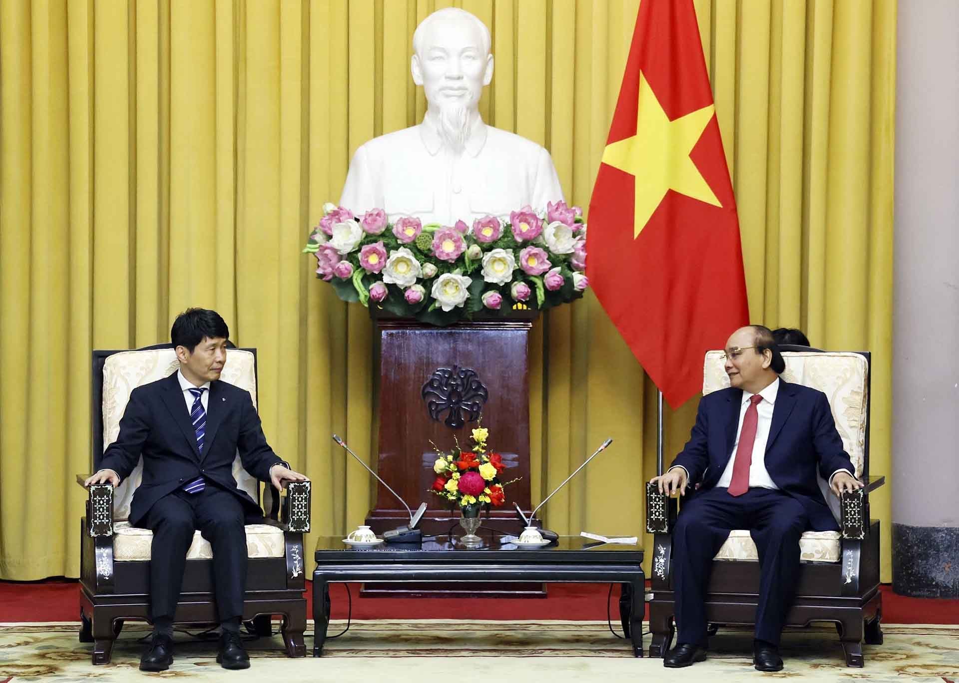 Chủ tịch nước Nguyễn Xuân Phúc tiếp Thống đốc tỉnh Gunma, Nhật Bản Yamamoto Ichita. (Nguồn: TTXVN) Chủ tịch nước Nguyễn Xuân Phúc tiếp Thống đốc tỉnh Gunma, Nhật Bản Yamamoto Ichita. (Nguồn: TTXVN)