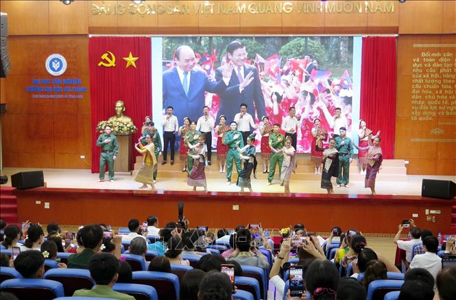 Liên hoan tiếng hát hữu nghị Việt Nam - Lào lần thứ IV Chú thích ảnh
