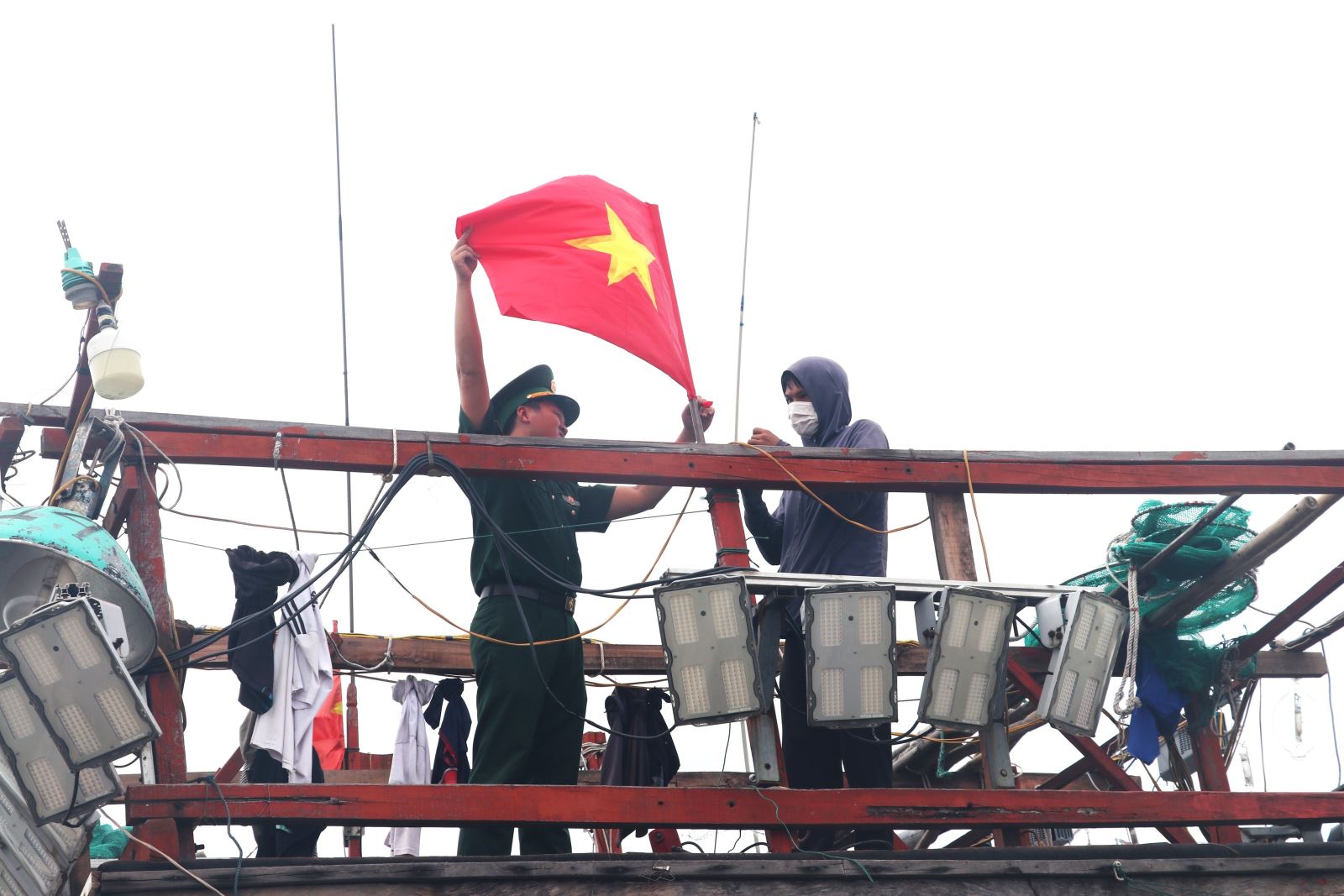 Phát huy vai trò của tổ tàu, thuyền an toàn, nỗ lực góp phần gỡ Chú thích ảnh