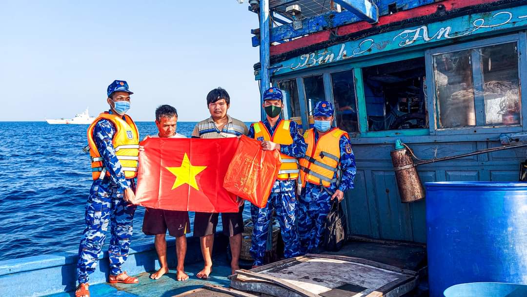 Phát huy vai trò của tổ tàu, thuyền an toàn, nỗ lực góp phần gỡ Chú thích ảnh