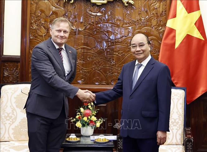 Chủ tịch nước tiếp các Đại sứ Anh, Na Uy, Đan Mạch và Séc trình Quốc thư Chú thích ảnh
