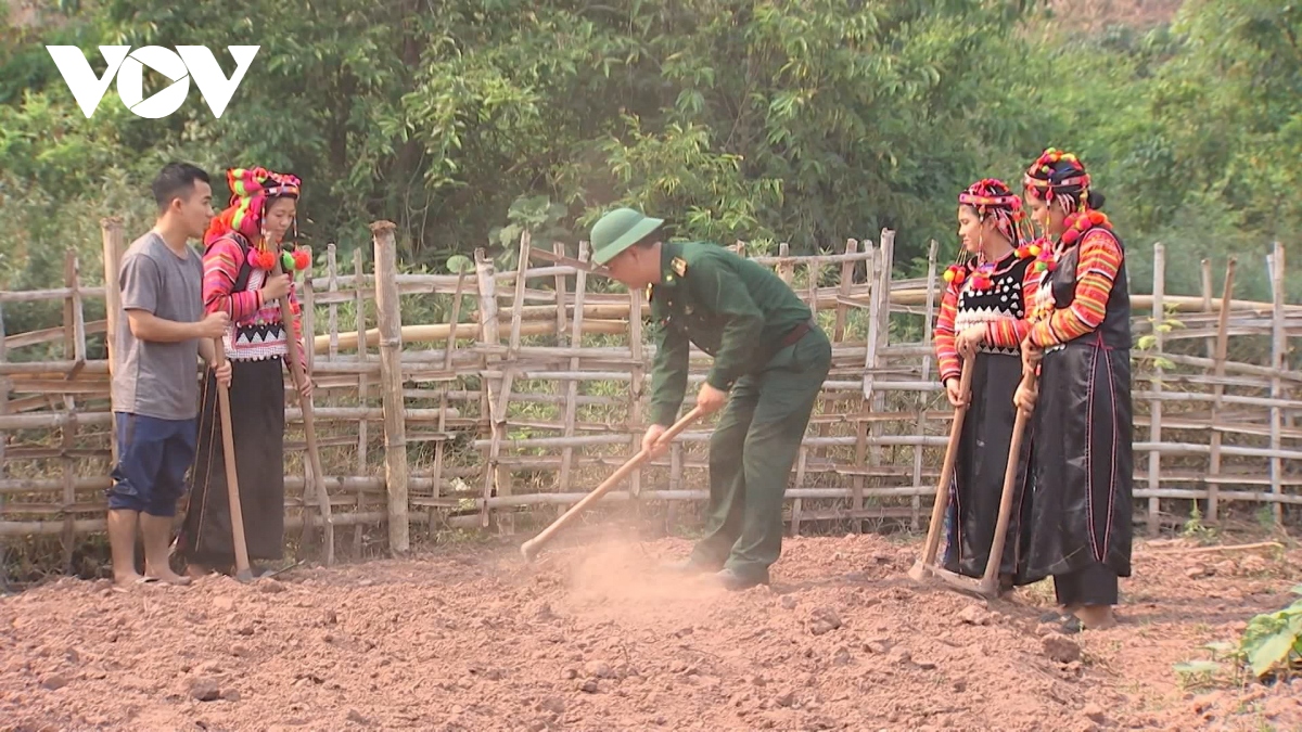 nghĩa tình quân dân việt nam lào nơi biên giới cực tây tổ quốc hình ảnh 3 nghia tinh quan dan viet nam lao noi bien gioi cuc tay to quoc hinh anh 3