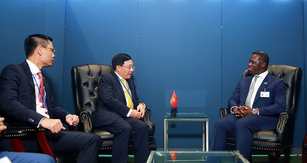 Deputy PM Pham Binh Minh meets FM Siera Leon Deputy PM Pham Binh Minh meets FM Siera Leon