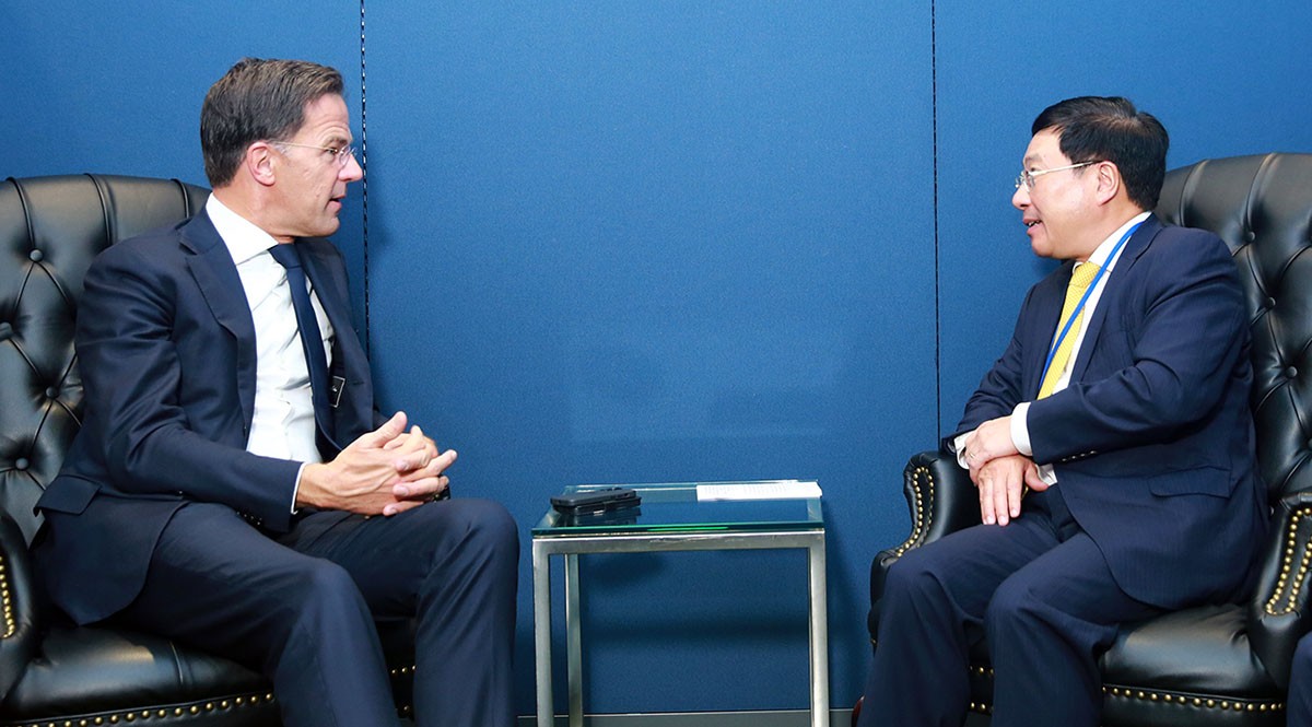 Deputy PM meets Prime Minister of Netherlands. (Photo: VGP) Deputy PM meets Prime Minister of Netherlands. (Photo: VGP)