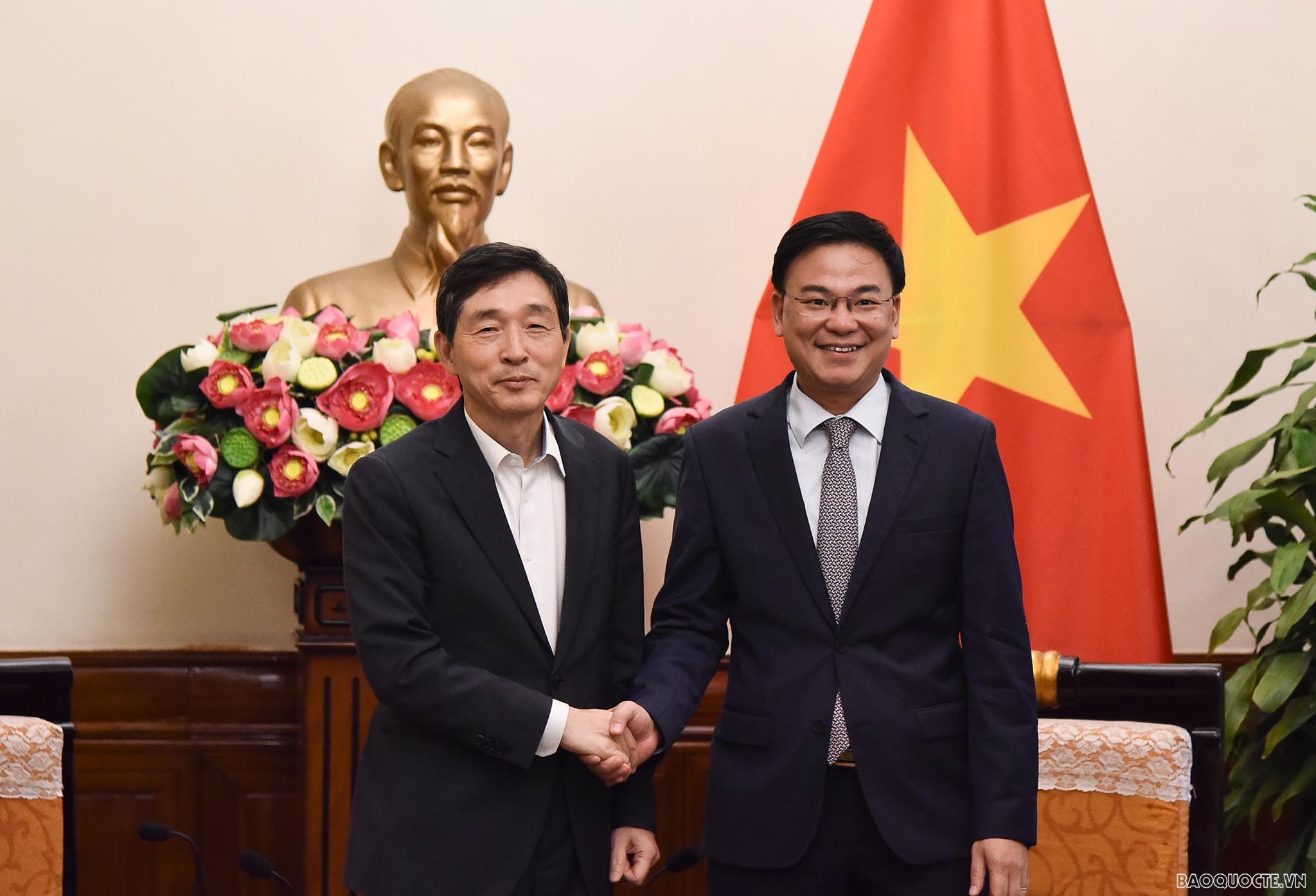 Thứ trưởng Ngoại giao Phạm Quang Hiệu tiếp Nhóm những người uy tín Hàn Quốc