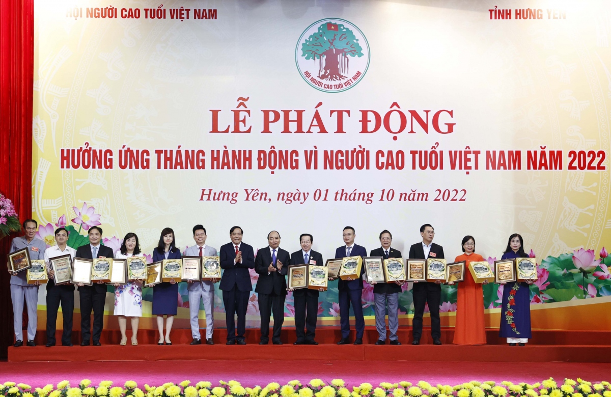 chu tich nuoc hanh dong de moi nguoi cao tuoi duoc quan tam, cham soc tan tinh hinh anh 8