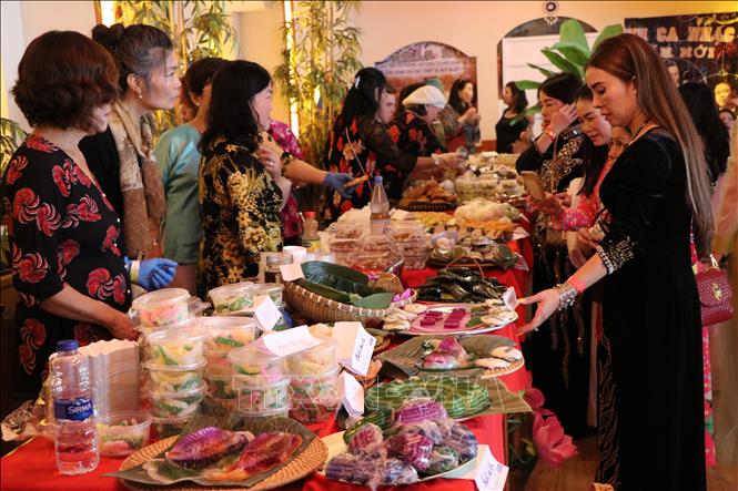 Tôn vinh nét đẹp truyền thống của phụ nữ Việt Nam tại Đức Chú thích ảnh