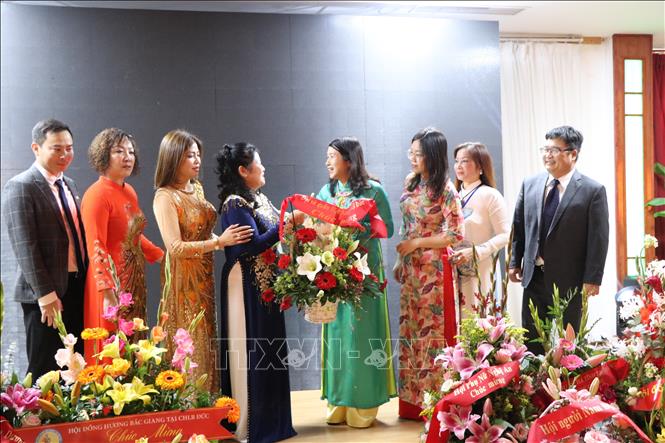 Tôn vinh nét đẹp truyền thống của phụ nữ Việt Nam tại Đức Chú thích ảnh