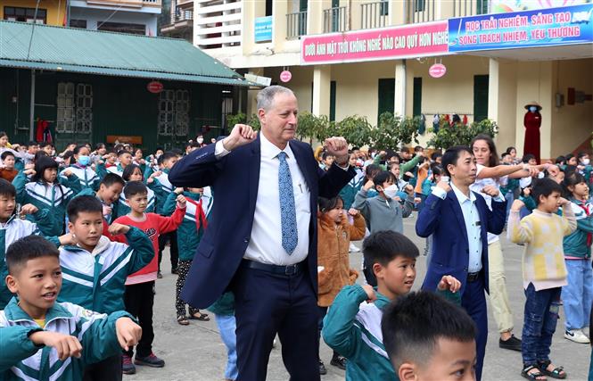 Tình nguyện viên kết nối hai dân tộc, mở đường cho hợp tác Israel - Việt Nam ở nhiều lĩnh vực Chú thích ảnh