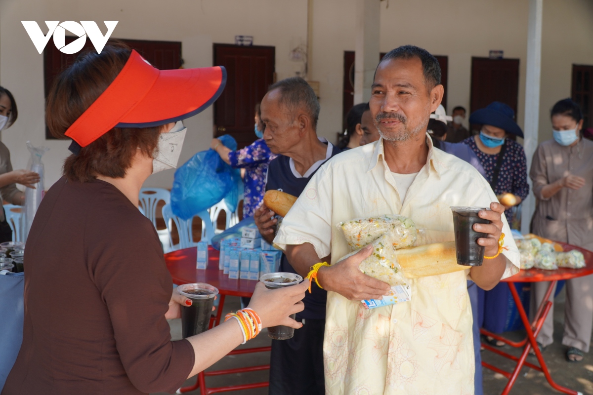 phật tử việt nam tại lào giữ gìn truyền thống thương người như thể thương thân hình ảnh 4 phat tu viet nam tai lao giu gin truyen thong thuong nguoi nhu the thuong than hinh anh 4