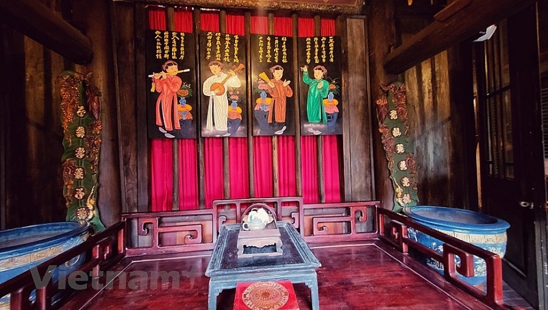 ផ្ទះពិសេសដែលមានវត្ថុបុរាណជាច្រើនពីសតវត្សទី 16 នៅ Bat Trang ផ្ទះវិសេសវិសាលដែលមានវត្ថុបុរាណជាច្រើនពីសតវត្សទី១៦ នៅ Bat Trang