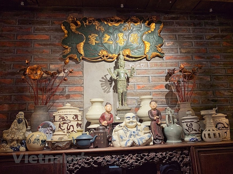 ផ្ទះពិសេសដែលមានវត្ថុបុរាណជាច្រើនពីសតវត្សទី 16 នៅ Bat Trang ផ្ទះវិសេសវិសាលដែលមានវត្ថុបុរាណជាច្រើនពីសតវត្សទី១៦ នៅ Bat Trang