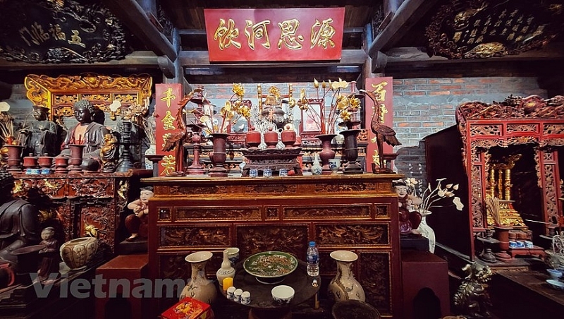 ផ្ទះពិសេសដែលមានវត្ថុបុរាណជាច្រើនពីសតវត្សទី 16 នៅ Bat Trang ផ្ទះវិសេសវិសាលដែលមានវត្ថុបុរាណជាច្រើនពីសតវត្សទី១៦ នៅ Bat Trang