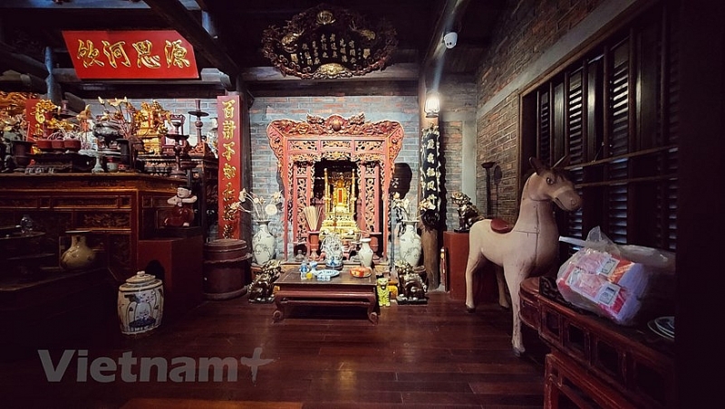 ផ្ទះពិសេសដែលមានវត្ថុបុរាណជាច្រើនពីសតវត្សទី 16 នៅ Bat Trang ផ្ទះវិសេសវិសាលដែលមានវត្ថុបុរាណជាច្រើនពីសតវត្សទី១៦ នៅ Bat Trang