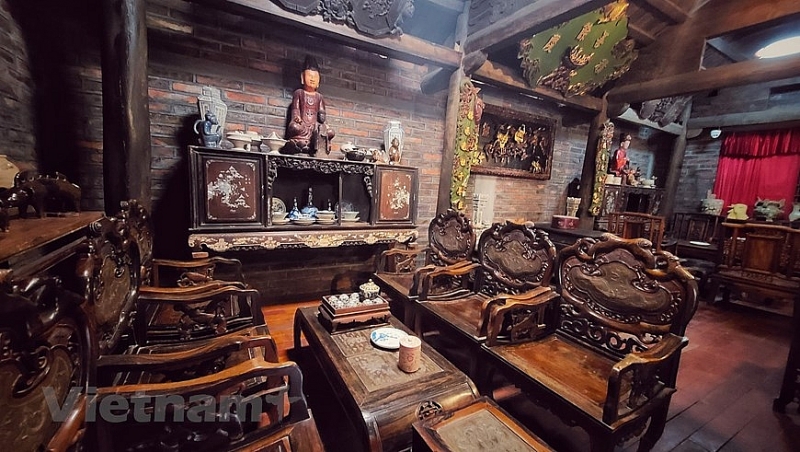 ផ្ទះពិសេសដែលមានវត្ថុបុរាណជាច្រើនពីសតវត្សទី 16 នៅ Bat Trang ផ្ទះវិសេសវិសាលដែលមានវត្ថុបុរាណជាច្រើនពីសតវត្សទី១៦ នៅ Bat Trang