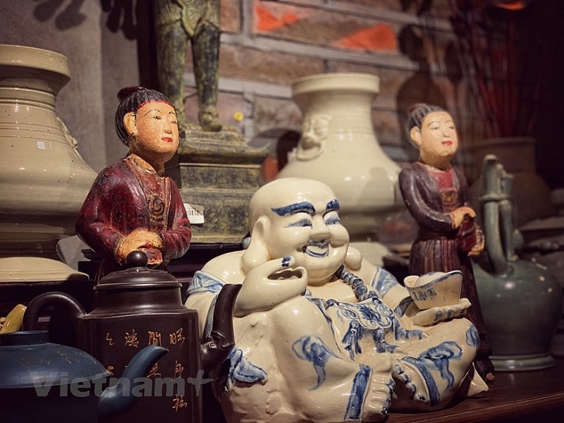 ផ្ទះពិសេសដែលមានវត្ថុបុរាណជាច្រើនពីសតវត្សទី 16 នៅ Bat Trang ផ្ទះវិសេសវិសាលដែលមានវត្ថុបុរាណជាច្រើនពីសតវត្សទី១៦ នៅ Bat Trang